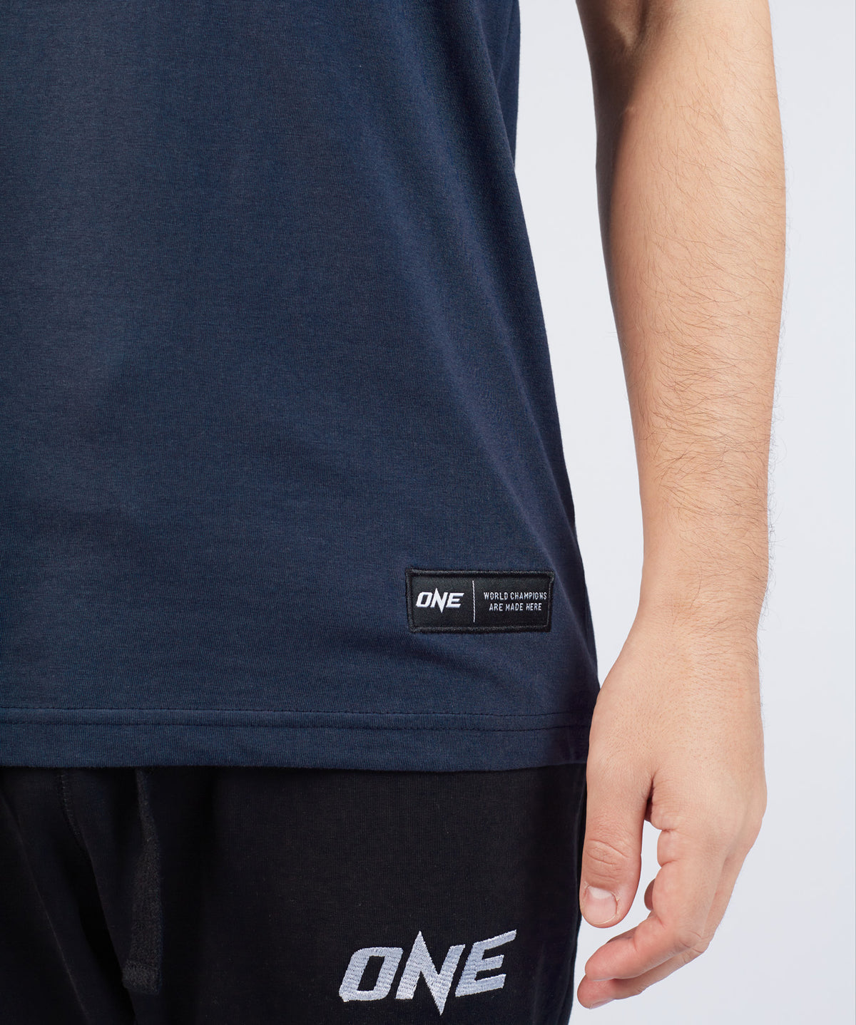 เสื้อยืด Courage (สี Dark Charcoal)