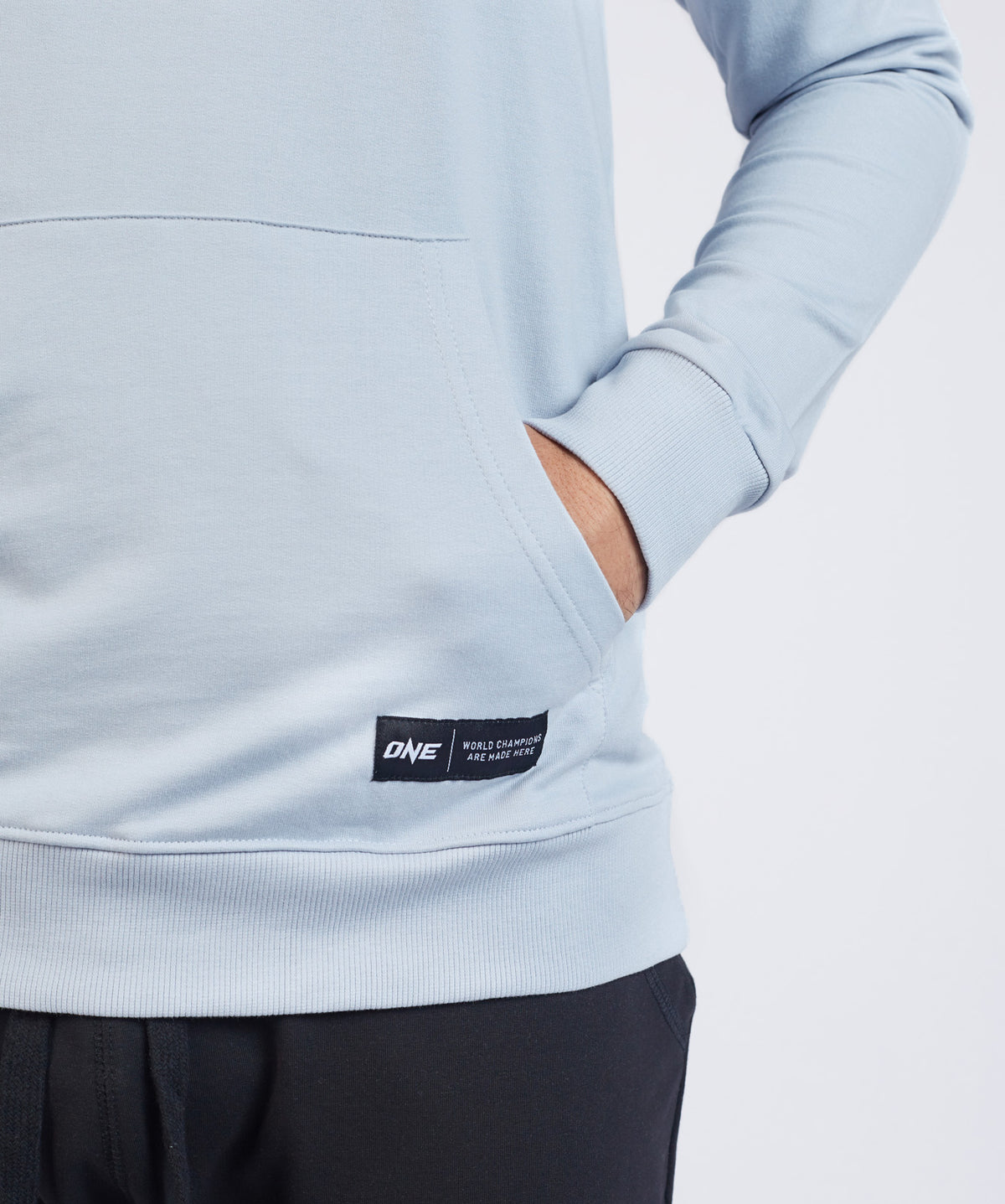 เสื้อฮู้ดคอกลมโลโก้ Signature ONE (สีสตีลบลู)