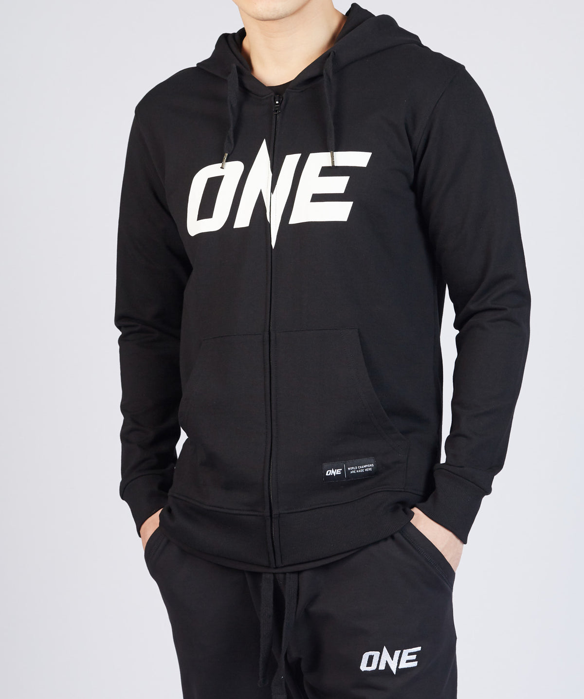 เสื้อฮู้ดมีซิป โลโก้ ONE (สีดำ)