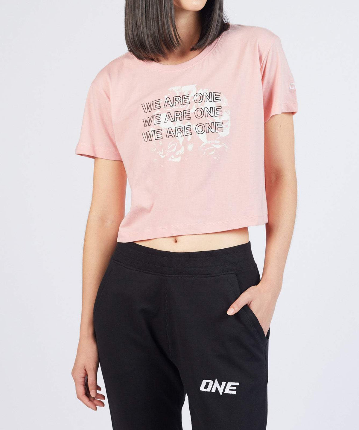 เสื้อยืดคร็อป WE ARE ONE (สีชมพู)
