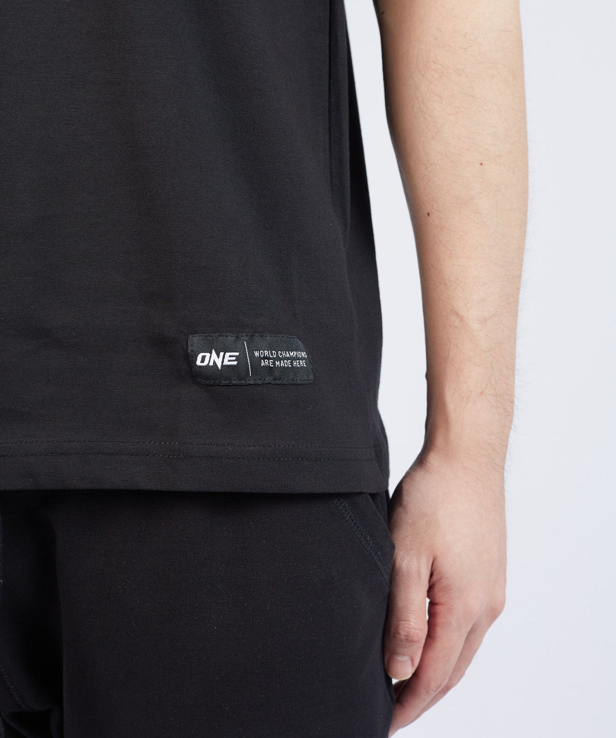 เสื้อยืด Can't Touch This