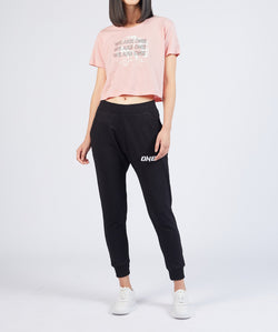 เสื้อยืดคร็อป WE ARE ONE (สีชมพู)